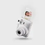 Instax™ mini Kamera med selfie spejl - fang øjeblikket og få det i hånden på få sekunder. Kompakt, retro og klar til sjov, perfekt til fester, rejser og som gave. Vælg mellem 5 friske farver 